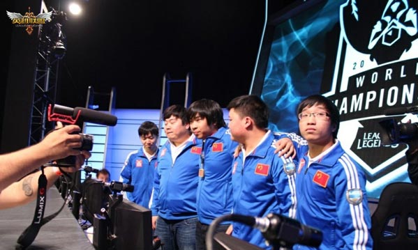  浓眉哥关键节点战术调整，SKT带队取胜！