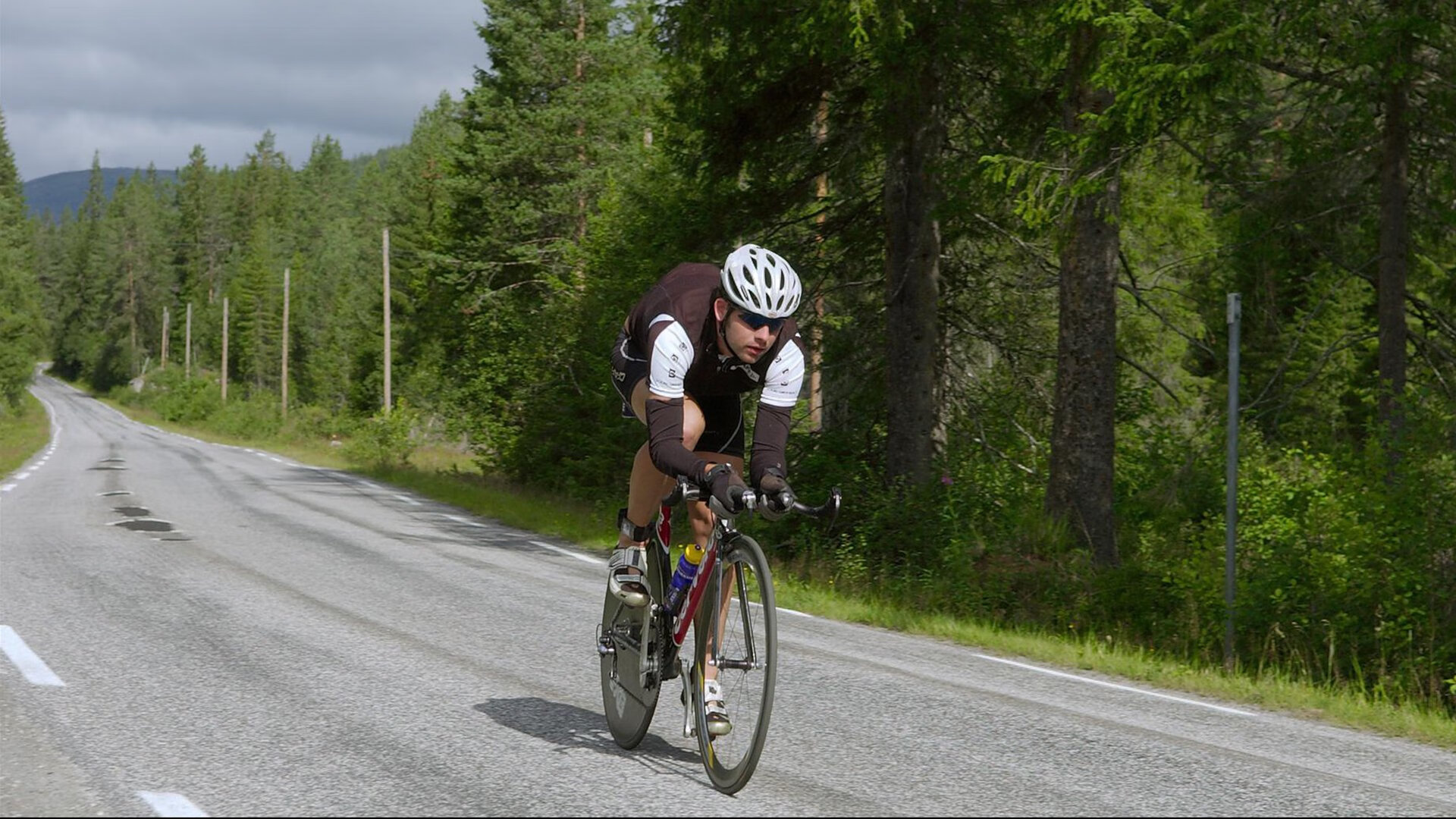 大比分获胜引发热议！德约科维奇在加拿大队比赛中刷新纪录再创辉煌时刻